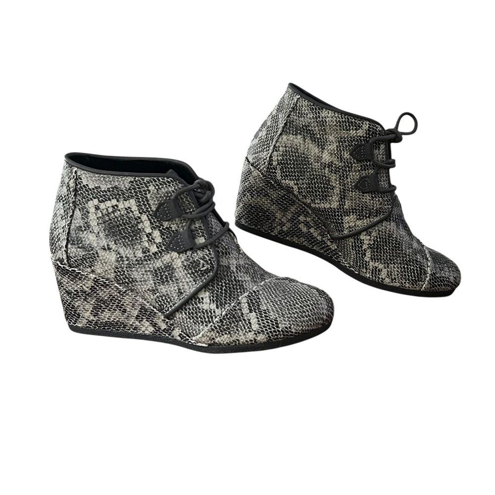 TOMS Boots Womens Sz 8.5 Gray Snake Print Wedge Ankle Lace Up Booties Minimalist